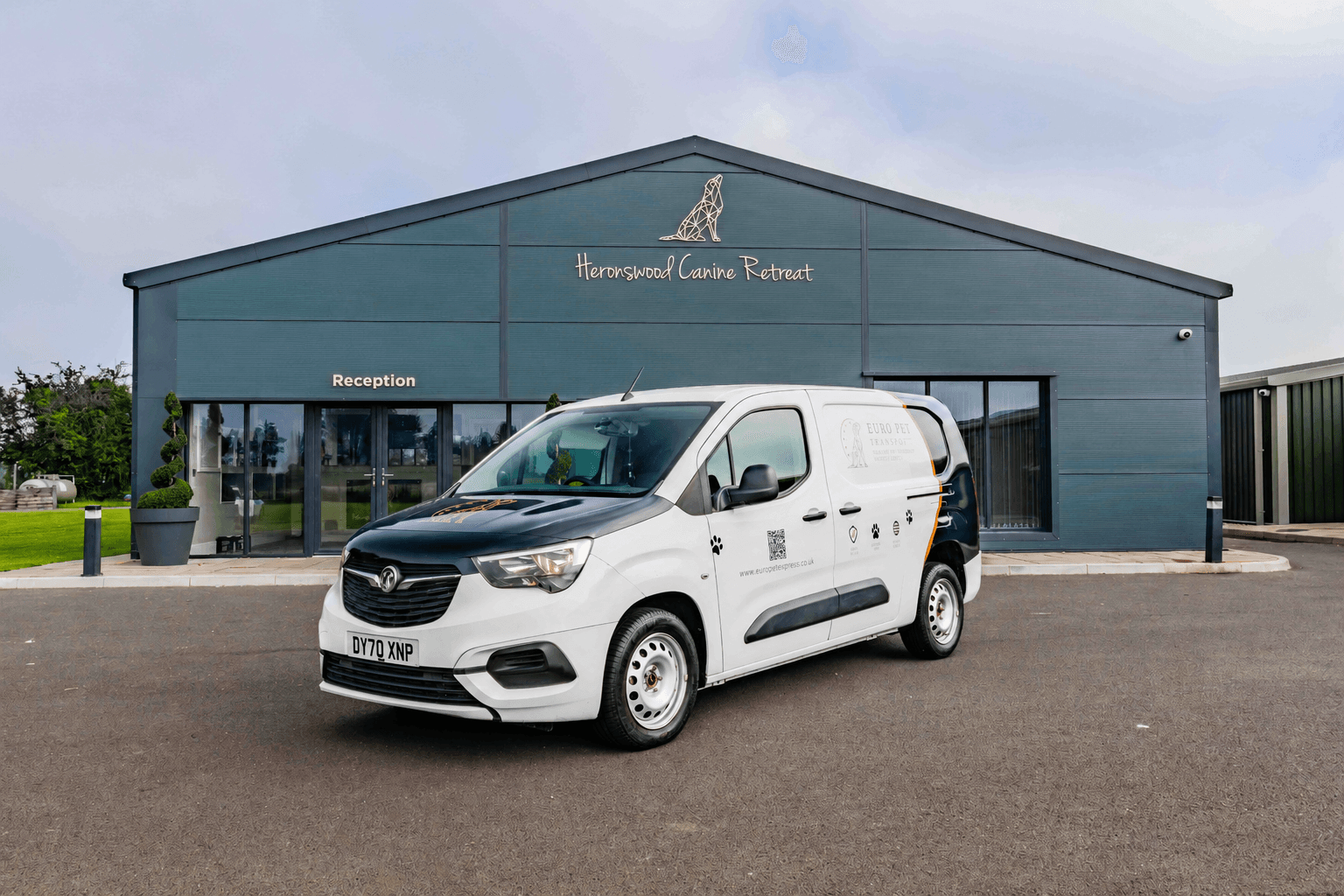 Euro Pet Express transport van — exterior view